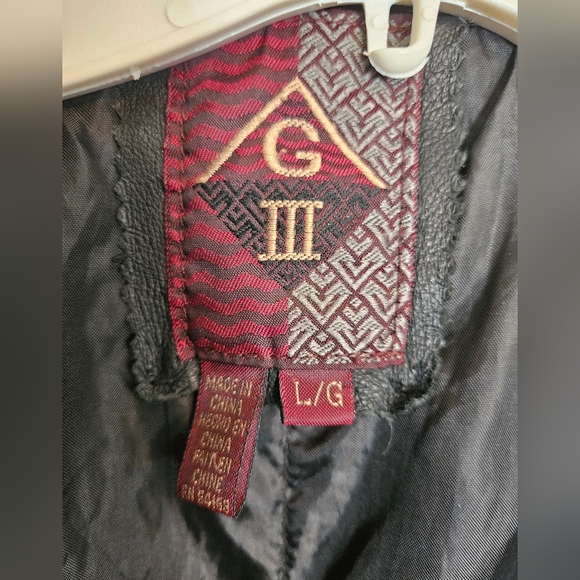 Vintage Women's Black Leather Coat - Picture 7 of 11